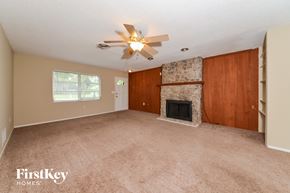 Venice house for rent - A living room with a fireplace and a ceiling fan.