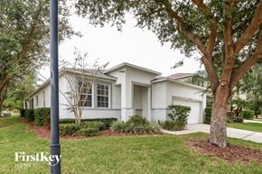Lakeland house for rent - A white house with a tree in front of it.