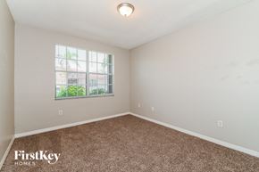 Miami house for rent - an empty bedroom with carpet and a window