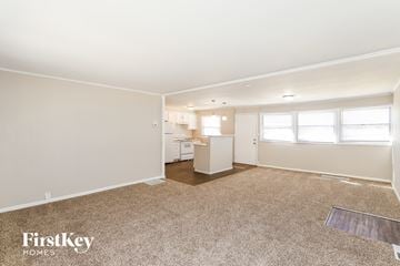 Gladstone house for rent - a living room with carpet and a kitchen