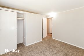 Gladstone house for rent - a bedroom with white walls and carpet and a closet
