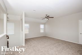 Melissa house for rent - a bedroom with carpet and a ceiling fan