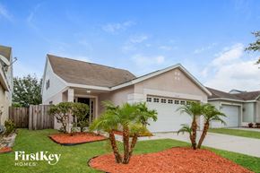 Riverview house for rent - a home with palm trees in the front yard