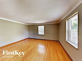 Saint Louis house for rent - 11251 Old Halls Ferry Rd Saint Louis, MO 63136