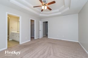 Auburn house for rent - A spacious room with a ceiling fan and carpeted floor.