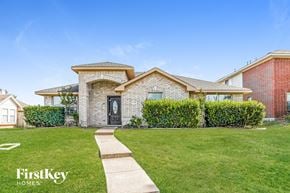 Cedar Hill house for rent - a house with a lawn and a sidewalk in front of it