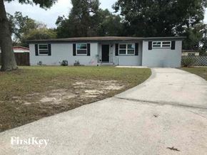 Jacksonville house for rent - a small white house with a sidewalk in front of it
