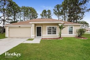 Clermont house for rent - the exterior of a home with a lawn and a sidewalk