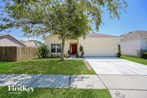 Gibsonton house for rent - A house with a tree in front of it.