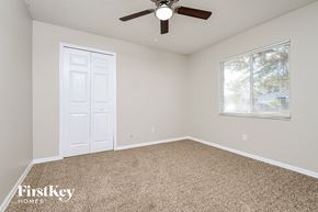 Riverview house for rent - the master bedroom has a ceiling fan and a window