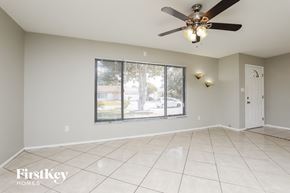 Orlando house for rent - A spacious room with a ceiling fan and a large window.