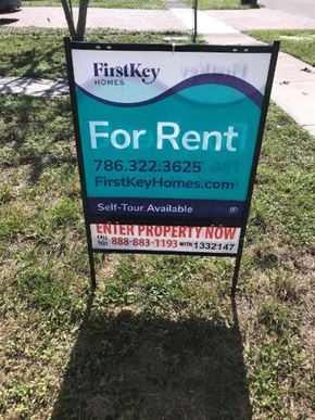 Hollywood house for rent - a for rent sign sitting in the grass