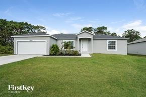 Port Charlotte house for rent - a white house with a lawn in front of it