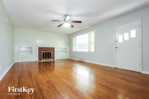 Independence house for rent - A room with wooden floors and a fireplace.