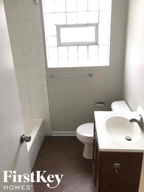 Calumet Park house for rent - a small bathroom with a toilet and a sink