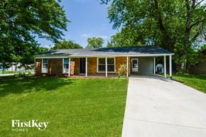 Saint Louis house for rent - a small brick house with a porch and a driveway