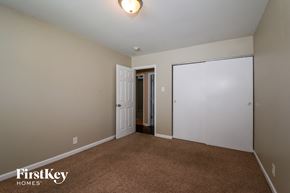 Saint Louis house for rent - a master bedroom with a closet and a door to the bathroom