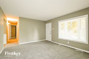 Hazelwood house for rent - A room with a carpeted floor and a window with blinds.