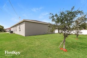 Port St. Lucie house for rent - a house with a small tree in the grass