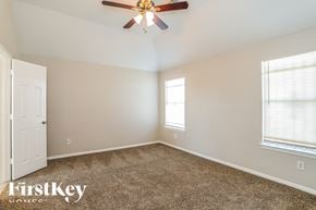 Houston house for rent - a bedroom with carpet and a ceiling fan