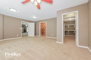 Independence house for rent - a bedroom with a closet and a ceiling fan