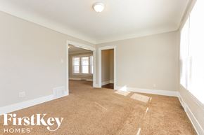 Waukegan house for rent - the living room and dining room are spacious and ready for you to use
