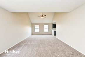 Houston house for rent - A spacious room with a carpeted floor and a ceiling fan.