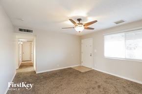 Tempe house for rent - A spacious room with a carpeted floor and a ceiling fan.