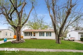 Grandview house for rent - A house with a tree in front of it.