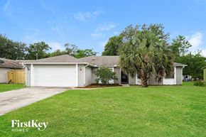 Deltona house for rent - a white house with a palm tree in the yard