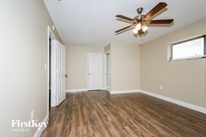 Port St. Lucie house for rent - a living room with hardwood floors and a ceiling fan