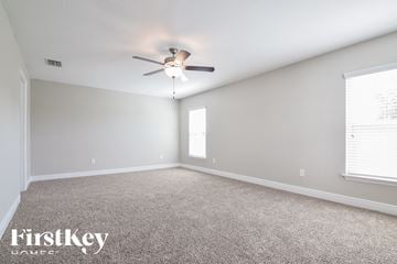 Wimauma house for rent - the spacious living room with ceiling fan and carpet
