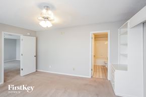 Noblesville house for rent - a bedroom with a closet and a ceiling fan