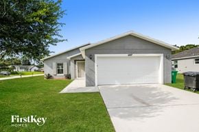 Port St. Lucie house for rent - A house with a garage and a driveway in front of it.