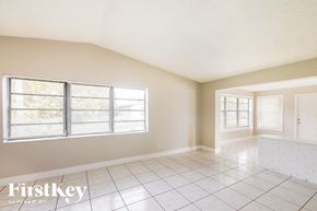 Fort Lauderdale house for rent - A spacious room with a large window and a tiled floor.
