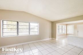 Fort Lauderdale house for rent - A spacious room with a large window and a tiled floor.