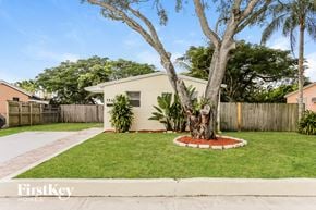 Hollywood house for rent - a backyard with a tree and a small house