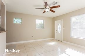 Hollywood house for rent - an empty living room with a ceiling fan and tiled floors