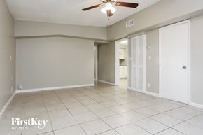 Fort Lauderdale house for rent - an empty living room with a ceiling fan and a tiled floor