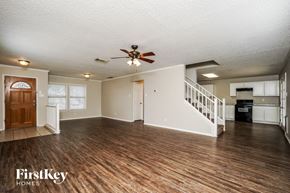San Antonio house for rent - A spacious room with wood flooring and a ceiling fan.