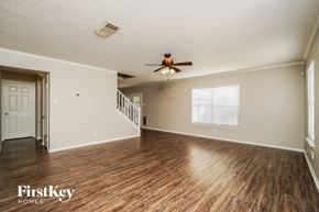 San Antonio house for rent - A spacious room with wooden floors and a ceiling fan.