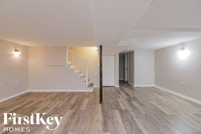South Holland house for rent - 15450 Elm St South Holland, IL 60473