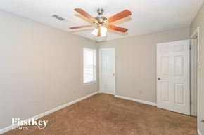 Cordova house for rent - a bedroom with carpet and a ceiling fan