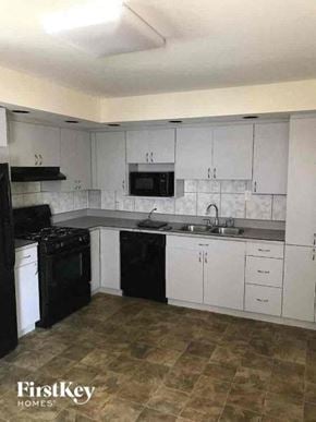 Carpentersville house for rent - 1605 Seminole Ln Carpentersville, IL 60110