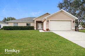 Cape Coral house for rent - a home with a lawn and a driveway