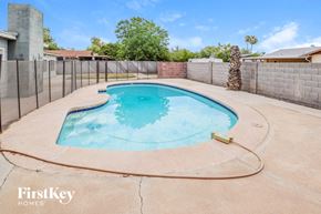 Phoenix house for rent - this pool is in the backyard of a house with a fence