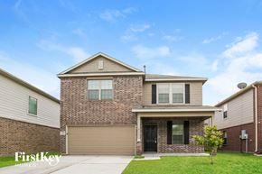 Houston house for rent - A house with a garage and a driveway in front.