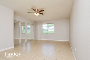 Winter Haven house for rent - a living room with a ceiling fan and a tiled floor