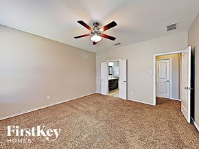 Argyle house for rent - the master bedroom has a ceiling fan and a door to the bathroom