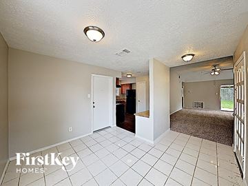 Houston house for rent - the spacious living room and dining room are open to the kitchen and entryway